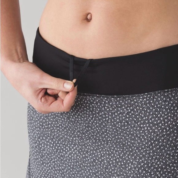 Lululemon Circuit Breaker Skirt Tall 15” Frozen Fizz Rare First Edition Sz 10 - Picture 5 of 10